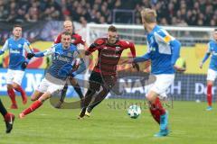 2. Bundesliga - Fußball - Holstein Kiel - FC Ingolstadt 04 - Dominick Drexler (24 Kiel) Max Christiansen (5, FCI)