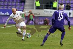 2. Bundesliga - Fußball - Erzgebirge Aue - FC Ingolstadt 04 - Tobias Levels (3, FCI) Kempe, Dennis (Aue 15)