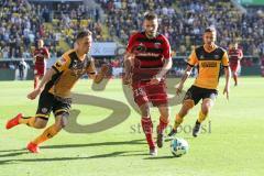 2. Bundesliga - Fußball - Dynamo Dresden - FC Ingolstadt 04 - Jannik Müller (18 Dresden) Robert Leipertz (13, FCI) Paul Seguin (19 Dresden)