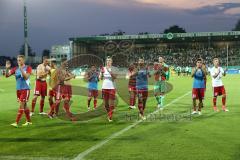 2. Bundesliga - Fußball - SpVgg Greuther Fürth FC Ingolstadt 04 - erster Sieg der Saison, 0:1, Jubel, das Team bei den Fans, rechts Torschütze Sonny Kittel (10, FCI)