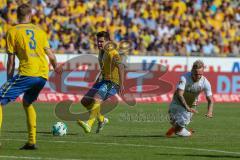 2. BL - Saison 2017/2018 - Eintracht Braunschweig - FC Ingolstadt 04 - Sonny Kittel (#10 FCI) - Mirko Boland (#10 Braunschweig) - Foto: Meyer Jürgen