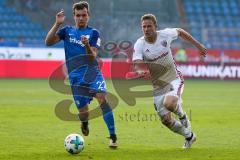 2. BL - Saison 2017/2018 - VFL Bochum - FC Ingolstadt 04 - Marcel Gaus (#19 FCI) - Kevin Stöger (#22 Bochum) - Foto: Meyer Jürgen