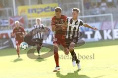 2. Bundesliga - Fußball - SV Sandhausen - FC Ingolstadt 04 - 1:0 - Zweikampf in der Abendsonne Stefan Kutschke (20, FCI) Knipping, Tim (34 SV)