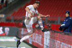 2. Bundesliga - Fußball - 1. FC Nürnberg - FC Ingolstadt 04 - Tor Jubel Stefan Kutschke (20, FCI) springt über die Bande zu den Fans