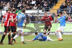 2. Bundesliga - Fußball - SV Darmstadt 98 - FC Ingolstadt 04 - Marcel Gaus (19, FCI) gegen Kevin Großkreutz (19 Darmstadt), rechts Dong-Won Ji (9 Darmstadt)