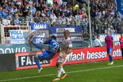 2. BL - Saison 2017/2018 - VFL Bochum - FC Ingolstadt 04 - Stefano Celozzi (#21 Bochum) - Thomas Pledl (#30 FCI) - Foto: Meyer Jürgen