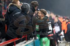 2. Bundesliga - 1. FC Union Berlin - FC Ingolstadt 04 - Spiel ist aus Sieg Jubel, Spieler bedanken sich bei den Fans Torwart Örjan Haskjard Nyland (1, FCI)