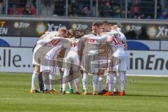 2. BL - Saison 2017/2018 - FC Heidenheim - FC Ingolstadt 04 - Die Mannschaft bildet einen Kreis - Foto: Meyer Jürgen