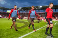 2. BL - Saison 2017/2018 - FC Ingolstadt 04 - 1. FC Heidenheim - Marvin Matip (#34 FCI) - Hauke Wahl (#25 FCI) - Marcel Gaus (#19 FCI) verlassen den Rasen nach dem warm machen - Foto: Meyer Jürgen