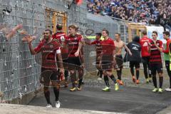 2. Bundesliga - Fußball - SV Darmstadt 98 - FC Ingolstadt 04 - Spiel ist aus, FCI enttäuscht 1:1 Remis Unentschieden, Spieler bedanken sich bei den Fans Marvin Matip (34, FCI) Max Christiansen (5, FCI) Marcel Gaus (19, FCI)