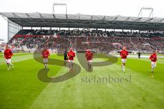 2. BL - Saison 2017/2018 - FC St. Pauli - FC Ingolstadt 04 - Die Mannschaft vor dem Spiel beim aufwärmen - Foto: Meyer Jürgen