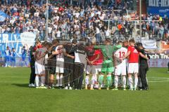 2. BL - Saison 2017/2018 - VFL Bochum - FC Ingolstadt 04 - Die Mannschaft bildet einen Kreis nach dem Spiel - Foto: Meyer Jürgen