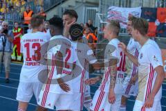 2. BL - Saison 2017/2018 - Eintracht Braunschweig - FC Ingolstadt 04 - Stefan Kutschke (#20 FCI) trifft zum 0:2 Führungstreffer und läuft auf die Fans zu - jubel - Foto: Meyer Jürgen