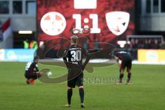 2. Bundesliga - 1. FC Kaiserslautern - FC Ingolstadt 04 - Spiel ist aus, Unentschieden 1:1, Spieler Christian Träsch (28, FCI) Thomas Pledl (30, FCI) Hauke Wahl (25, FCI) lassen den Kopf hängen. Enttäuschung