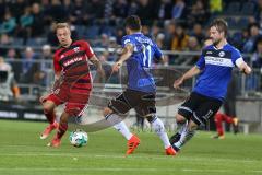 2. Bundesliga - Fußball - DSC Arminia Bielefeld - FC Ingolstadt 04 - links Sonny Kittel (10, FCI) Stephan Salger (11 DSC) Julian Börner (13 DSC)
