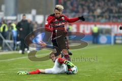 2. Bundesliga - Fußball - Holstein Kiel - FC Ingolstadt 04 - Johannes van den Bergh (15 Kiel) Thomas Pledl (30, FCI) Zweikampf