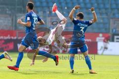 2. BL - Saison 2017/2018 - VFL Bochum - FC Ingolstadt 04 - Sonny Kittel (#10 FCI) wird gefoult - Daniel Soares (#3 Bochum) - Patrick Fabian (#19 Bochum) - Foto: Meyer Jürgen