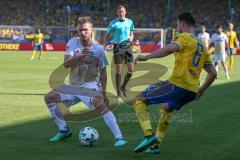 2. BL - Saison 2017/2018 - Eintracht Braunschweig - FC Ingolstadt 04 - Robert Leipertz (#13 FCI) - Quirin Moll (#6 Braunschweig) - Foto: Meyer Jürgen