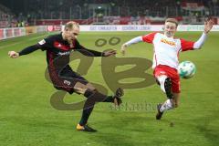 2. Bundesliga - Fußball - Jahn Regensburg - FC Ingolstadt 04 - Tobias Levels (3, FCI) Jonas Nietfeld (21 Jahn)