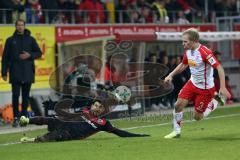 2. Bundesliga - Fußball - Jahn Regensburg - FC Ingolstadt 04 - Almog Cohen (8, FCI) Alexander Nandzik (3 Jahn)