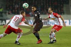 2. Bundesliga - Fußball - Jahn Regensburg - FC Ingolstadt 04 - Marvin Knoll (10 Jahn) Darío Lezcano (11, FCI) Sebastian Nachreiner (28 Jahn)