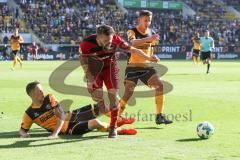 2. Bundesliga - Fußball - Dynamo Dresden - FC Ingolstadt 04 - Jannik Müller (18 Dresden) Robert Leipertz (13, FCI) Paul Seguin (19 Dresden)