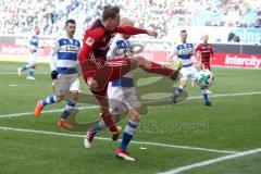 2. Bundesliga - Fußball - MSV Duisburg - FC Ingolstadt 04 - Tobias Schröck (21, FCI) Gerrit Nauber (6 Duisburg) Zweimakpf, letzte Chance für Ingolstadt