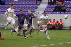 2. Bundesliga - Fußball - Erzgebirge Aue - FC Ingolstadt 04 - rechts Darío Lezcano (11, FCI) kommt zu spät, links Tobias Schröck (21, FCI) Wydra Dominik (Aue 25) Kalig Fabian (Aue 4)