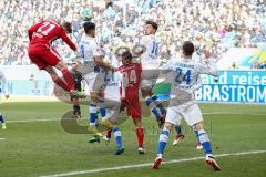 2. Bundesliga - Fußball - MSV Duisburg - FC Ingolstadt 04 - Ecke Tobias Schröck (21, FCI) Marvin Matip (34, FCI) Enis Hajri (3 Duisburg) Dan-Patrick Poggenberg (27 Duisburg) Lukas Fröde (16 Duisburg) Boris Tashchy (24 Duisburg)