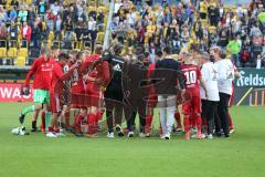 2. Bundesliga - Fußball - Dynamo Dresden - FC Ingolstadt 04 - Spiel ist aus, Team Besprechung, Unentschieden 2:2, Co-Trainer Andre Mijatovic (FCI) Sportdirektor Angelo Vier (FCI) Cheftrainer Stefan Leitl (FCI)