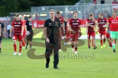 2. Bundesliga - Fußball - SV Sandhausen - FC Ingolstadt 04 - 1:0 - Spiel ist aus Niederlage für FCI, hängende Köpfe bei den Schanzern, vorne weg Co-Trainer Michael Henke (FCI)