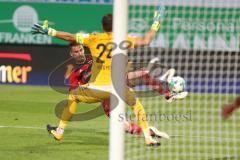 2. Bundesliga - Fußball - SpVgg Greuther Fürth FC Ingolstadt 04 - Stefan Kutschke (20, FCI) scheitert an Torwart Balázs Megyeri (24 Fürth)