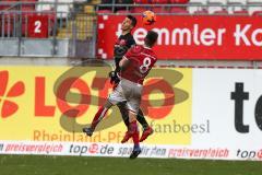2. BL - Saison 2017/2018 - 1.FC Kaiserslautern - FC Ingolstadt 04 - Alfredo Morales (#6 FCI) beim Kopfball - Fechner Gino (#8 Kaiserslautern -  - Foto: Meyer Jürgen