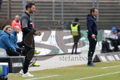 2. Bundesliga - Fußball - SV Darmstadt 98 - FC Ingolstadt 04 - zeigt Muskeln Cheftrainer Stefan Leitl (FCI) hinten Cheftrainer Dirk Schuster (Darmstadt)