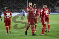 2. Bundesliga - Fußball - DSC Arminia Bielefeld - FC Ingolstadt 04 - Elfmeter Tor Jubel 1:2 Stefan Kutschke (20, FCI) mit Thomas Pledl (30, FCI)
