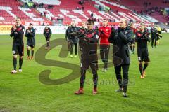 2. BL - Saison 2017/2018 - 1.FC Kaiserslautern - FC Ingolstadt 04 - Die Mannschaft bedankt sich bei den Fans - Foto: Meyer Jürgen