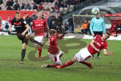 2. Bundesliga - 1. FC Kaiserslautern - FC Ingolstadt 04 - links Hauke Wahl (25, FCI) schießt Nicklas Shipnoski (37 Kaiserslautern) und Vucur Stipe (29 Kaiserslautern) ab