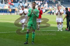 2. BL - Saison 2017/2018 - VFL Bochum - FC Ingolstadt 04 - Orjan Nyland (#1 Torwart FCI) - Die Mannschaft bedankt sich bei den Fans nach dem Spiel  - Foto: Meyer Jürgen