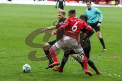 2. BL - Saison 2017/2018 - 1.FC Kaiserslautern - FC Ingolstadt 04 - Robert Leipertz (#13 FCI) - Leon Guwara (#6 Kaiserslautern) - Foto: Meyer Jürgen