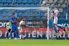2. BL - Saison 2017/2018 - VFL Bochum - FC Ingolstadt 04 - Alfredo Morales (#6 FCI) mit einem Kopfball - torchance - Manuel Riemann Torwart (#1 Bochum) - Almog Cohen (#8 FCI) - Foto: Meyer Jürgen