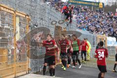 2. Bundesliga - Fußball - SV Darmstadt 98 - FC Ingolstadt 04 - Spiel ist aus, FCI enttäuscht 1:1 Remis Unentschieden, Spieler bedanken sich bei den Fans Max Christiansen (5, FCI) Tobias Schröck (21, FCI) Sonny Kittel (10, FCI)