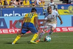 2. BL - Saison 2017/2018 - Eintracht Braunschweig - FC Ingolstadt 04 - Sonny Kittel (#10 FCI) - Mirko Boland (#10 Braunschweig) - Foto: Meyer Jürgen