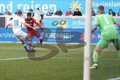 2. Bundesliga - Fußball - MSV Duisburg - FC Ingolstadt 04 - Stefan Lex (14, FCI) gegegn Thomas Blomeyer, rechts Torwart Mark Flekken (1 Duisburg)