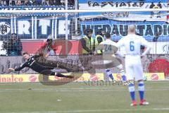 2. Bundesliga - Fußball - MSV Duisburg - FC Ingolstadt 04 - Elfmeter gegen Ingolstadt Boris Tashchy (24 Duisburg) verwandelt sicher gegen Torwart Örjan Haskjard Nyland (1, FCI)