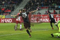 2. Bundesliga - Fußball - Jahn Regensburg - FC Ingolstadt 04 - Tor Alfredo Morales (6, FCI) 0:1 Jubel durch Alfredo Morales (6, FCI) Hauke Wahl (25, FCI) Darío Lezcano (11, FCI)