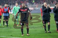 2. Bundesliga - 1. FC Union Berlin - FC Ingolstadt 04 - Spiel ist aus Sieg Jubel, Spieler bedanken sich bei den Fans Marvin Matip (34, FCI) Tobias Levels (3, FCI)