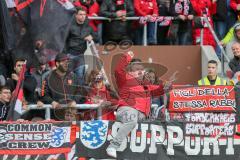 2. BL - Saison 2017/2018 - FC St. Pauli - FC Ingolstadt 04 - Mitgereiste Fans feiern die Mannschaft - Foto: Meyer Jürgen