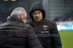 2. Bundesliga - Fußball - Holstein Kiel - FC Ingolstadt 04 - Hauke Wahl (25, FCI) bei Vorsitzender des Vorstandes Peter Jackwerth (FCI)