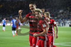 2. Bundesliga - Fußball - DSC Arminia Bielefeld - FC Ingolstadt 04 - Elfmeter Tor Jubel 1:2 Stefan Kutschke (20, FCI) mit Thomas Pledl (30, FCI)