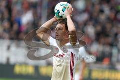 2. BL - Saison 2017/2018 - FC St. Pauli - FC Ingolstadt 04 - Marcel Gaus (#19 FCI) beim Einwurf - Foto: Meyer Jürgen